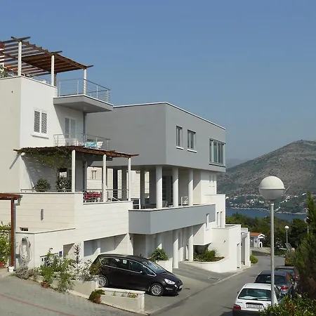 Diana Apartment *